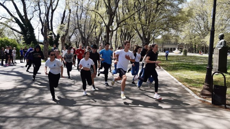 Над 100 ученици се включиха във Великденския крос във Варна