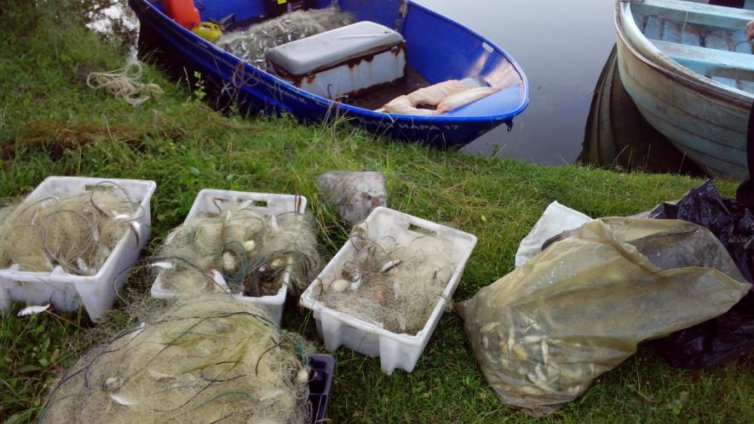 Глобиха варненски рибар без разрешително