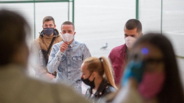 Въвеждат мерки срещу COVID-19 в градините и училищата