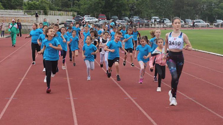 Над 200 деца участваха в турнира Ден на бягането във Варна