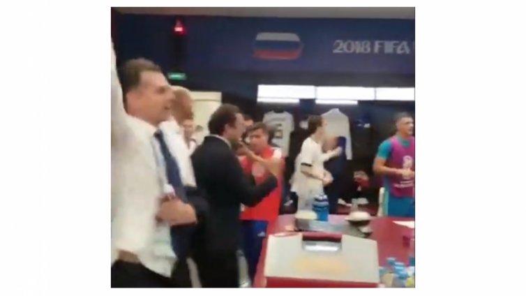 Пиян фен падна от мост след класирането на Русия за четвъртфиналите