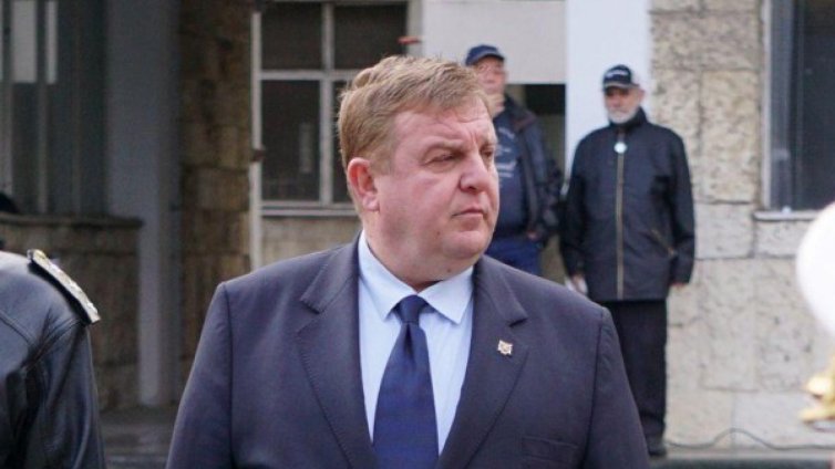 Каракачанов поиска "тоягата" за биячите на полицаи в Ботевград