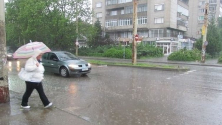 Слаб дъжд на места във вторник