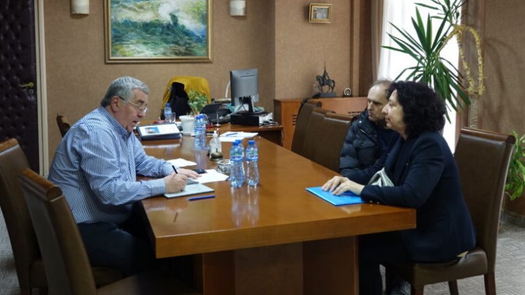 Засипаха с въпроси председателя на ОбС - Варна, по време на приемния му ден