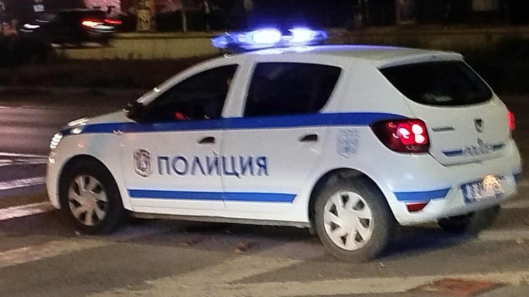 Арестуваха 21-годишен за домашно насилие към родителите му
