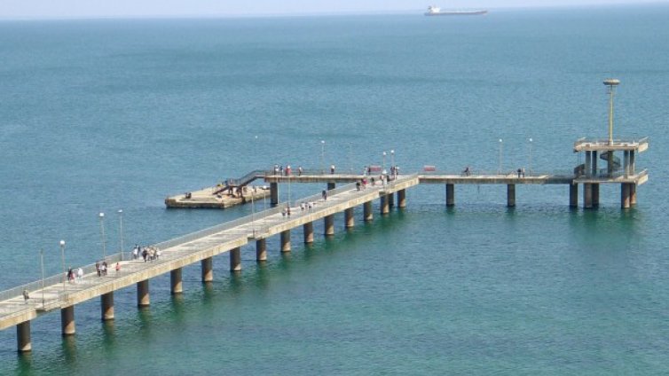 Труп на удавник до централния плаж в Бургас