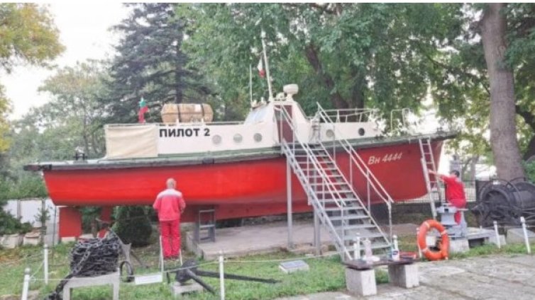 Реновираха катера "Пилот 2" във Военноморския музей на Варна