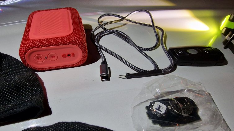 Полицията във Варна задържа мъже с инструменти за кражби на коли