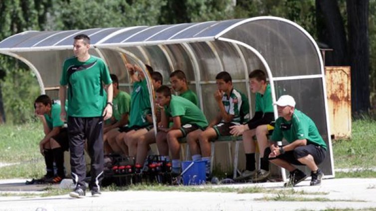 Рутинен успех за младшата възраст на "моряците"