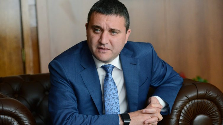 Правителството иска оставката на Ралица Агайн