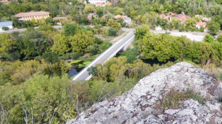 Мъж полетя от лобната скала на Царевец