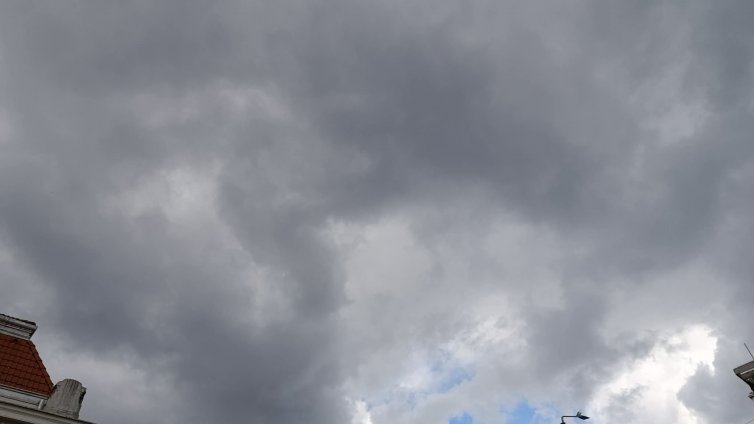 Облачно и дъждовно време на много места в страната днес