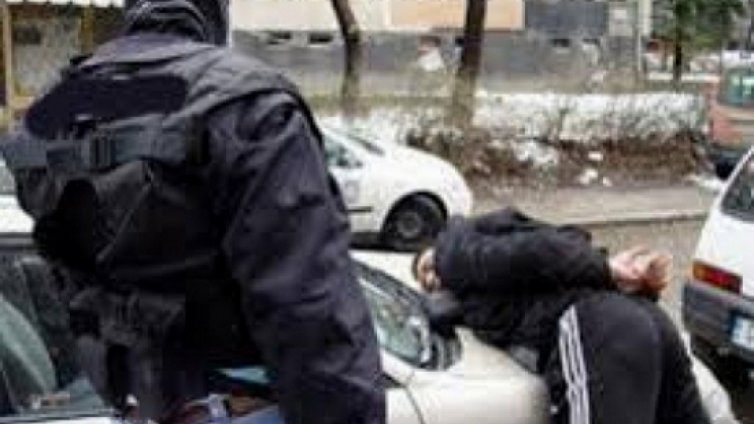 Закопчаха 25-годишен мъж с хероин в „Максуда“