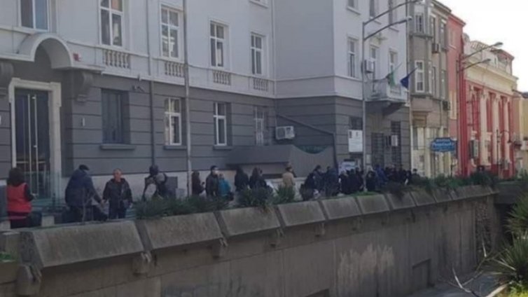 Троен протест днес във Варна