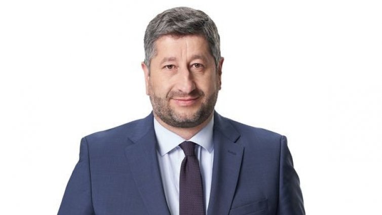 Иванов: Слави лъже! ДБ не е искала парчета от баницата