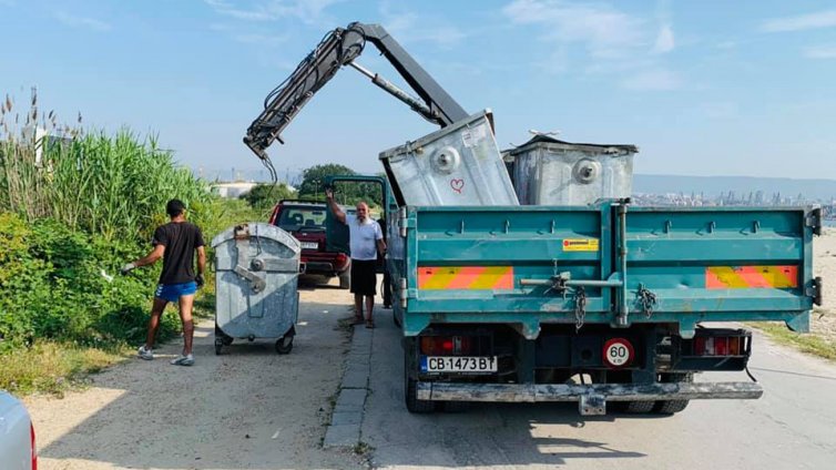 Сложиха допълнителни контейнери на плажната алея в “Аспарухово”