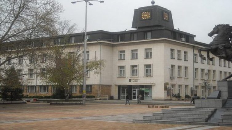 Нападнаха зам.-кмет на Ловеч пред дома му