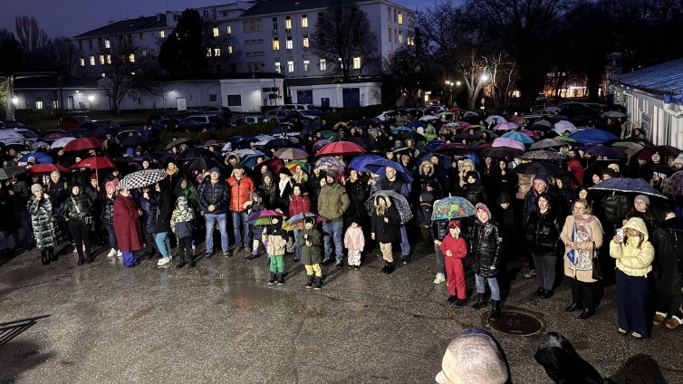 Варненци излязоха в подкрепа на медиците от детска хирургия в "Св. Анна"