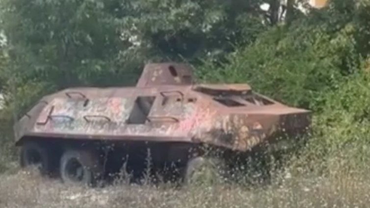 Журналист откри изоставен БТР във Варна ВИДЕО