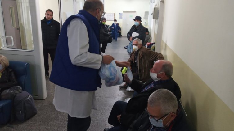 Глобиха 37 варненци за ходене по улиците без маска