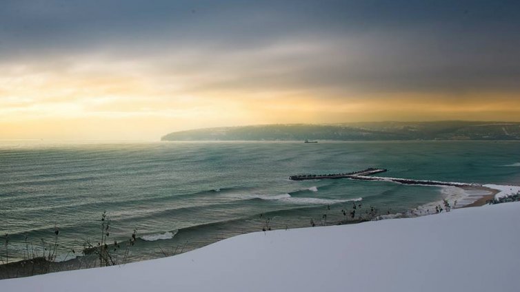 Така изглежда Варна след първия за годината сняг(снимки)
