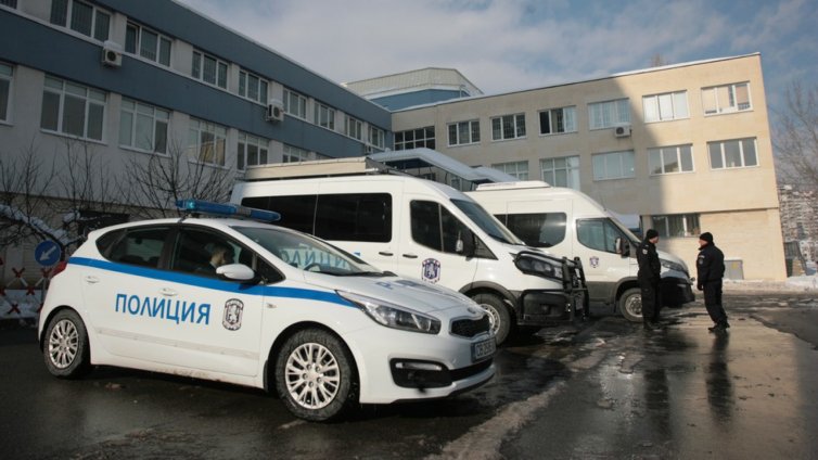 МВР предлага работа на хиляди полицаи в цялата страна