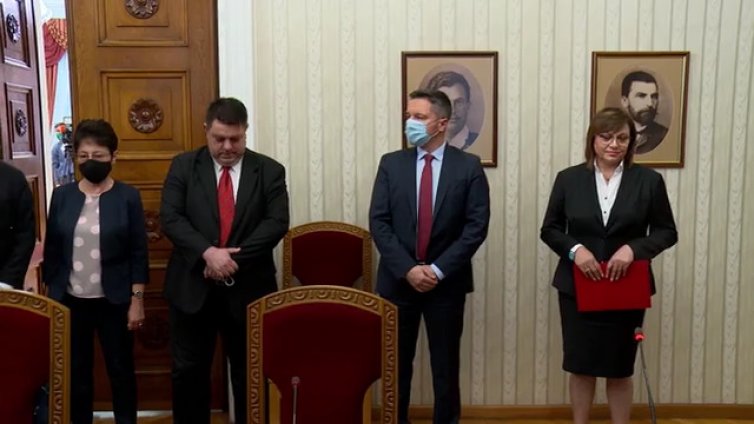 Корнелия Нинова взе третия мандат за съставяне на правителство