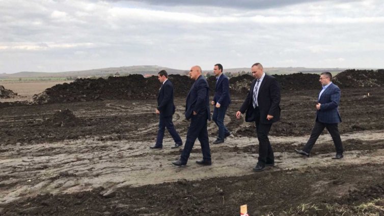 Премиерът инспектира строителството на пътя Поморие - Ахелой