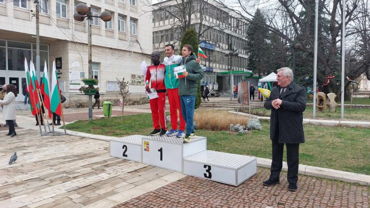Варненски лекоатлет спечели сребро на състезание в Мездра