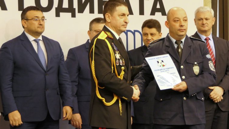 Служител от варненската полиция грабна второ място от инициативата "Полицай на годината"