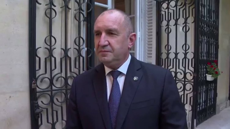 Радев от Париж: Решението за Украйна е в дипломацията, а не във военната помощ