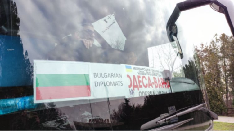 Пристигна още 1 автобус с евакуирани от Одеска област