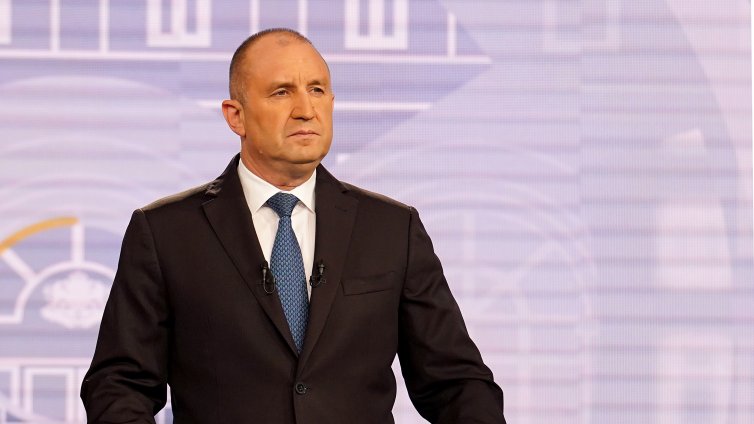 Румен Радев поздрави българите с Цветница