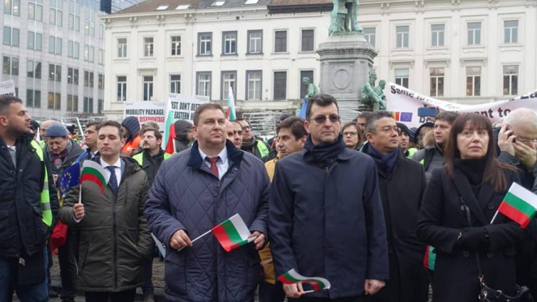 Емил Радев подкрепи протеста на българските превозвачи