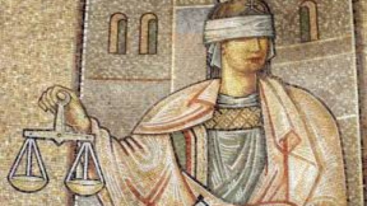 Осъдиха 37-годишна за търговия с дрехи-менте във Варна