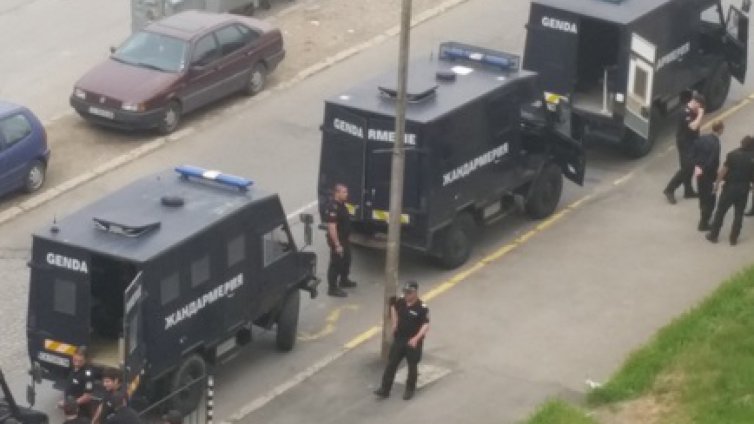 Слух за рокерско нападение изкара ромите от "Факултета"