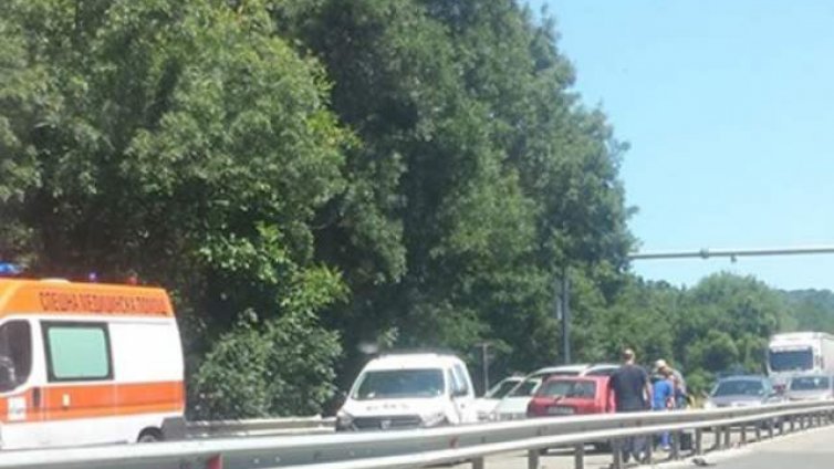 Протест блокира пътя Бургас - Созопол