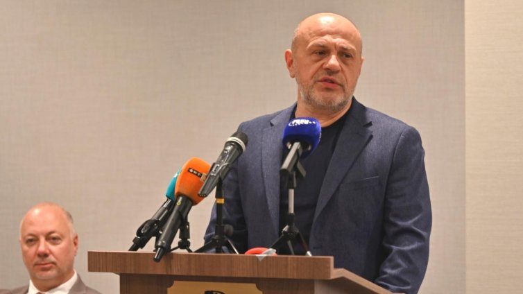 Томислав Дончев: Радев се е самоопределил като ярка опозиция