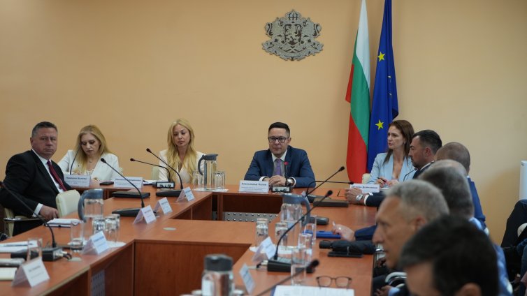 Държавата ускорява работата по намаляването на административната тежест за гражданите и бизнеса