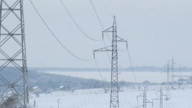 Снежна буря остави Свиленград без ток