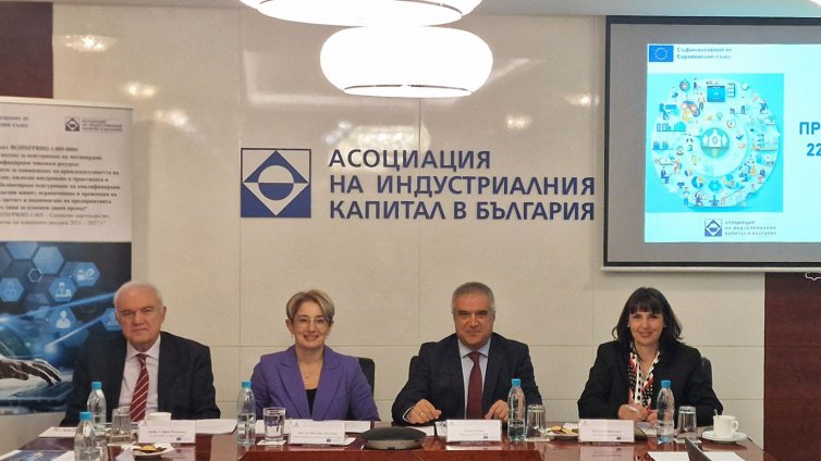 Българската икономика продължава плавно да изсветлява през 2024 г.