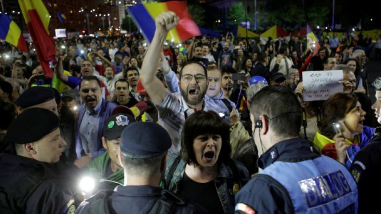 Румънците отново на протест срещу реабилитация на корумпирани политици