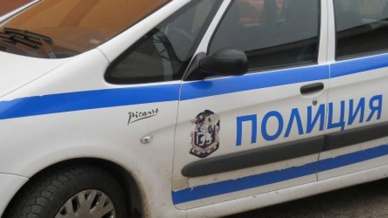 Пияна шофьорка уринира пред полицаите
