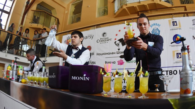 Над 35 майстори на питиета мериха сили във Варна