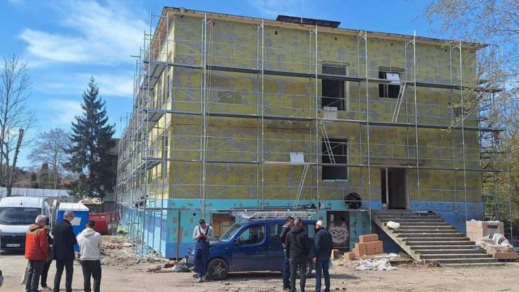 Напредва изграждането на Черноморския младежки център във Варна