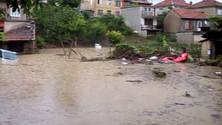 Десетки евакуирани във Великотърновско