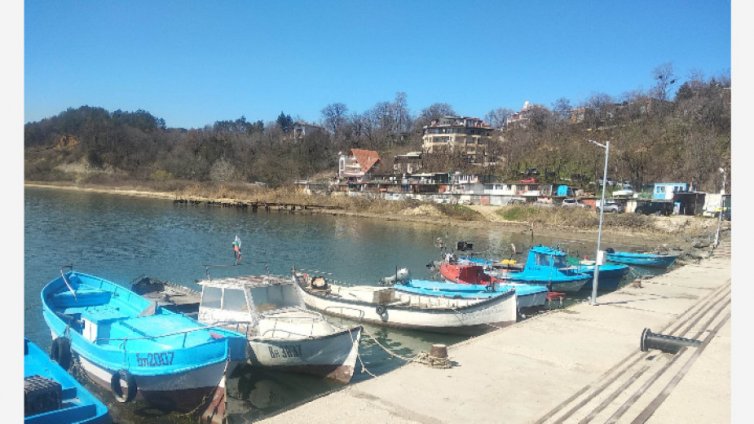 Разширяват рибарското пристанище в Бяла