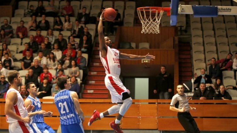 "Морето" играе докрай срещу "ЛУКойл"