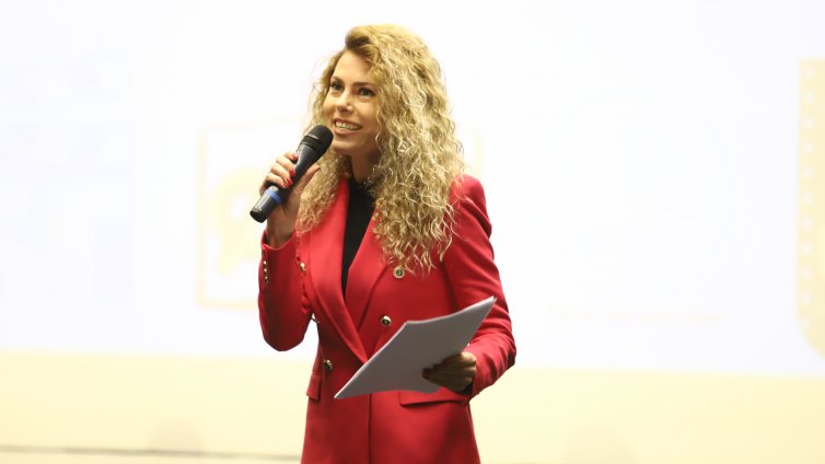 Обявиха Десислава Банова-Плевнелиева за починала. Жива е!