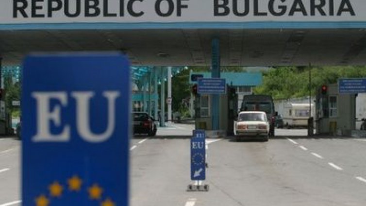 Забраняват на чужденци да влизат у нас